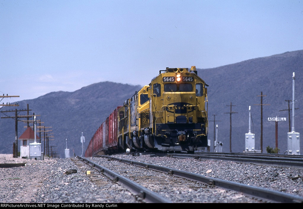 ATSF 5645 rolling thru Ash Hill